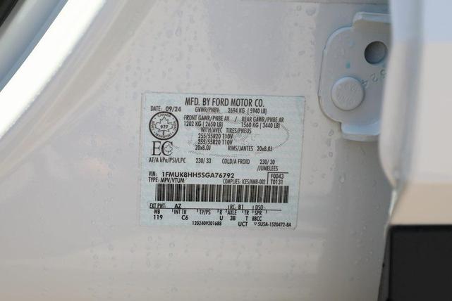 Photo of 2025 Star White Ford Explorer
