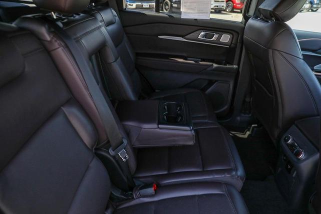 Photo of 2025 Star White Ford Explorer