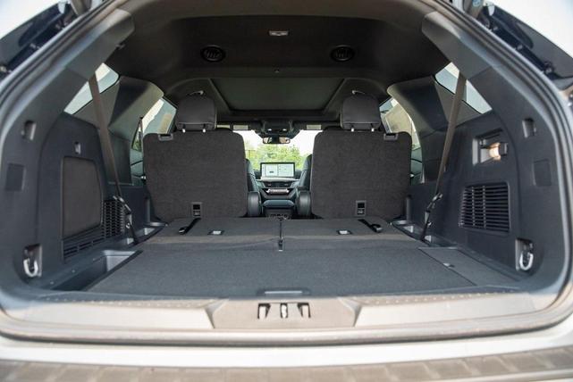 Photo of 2025 Gray Metallic Ford Explorer