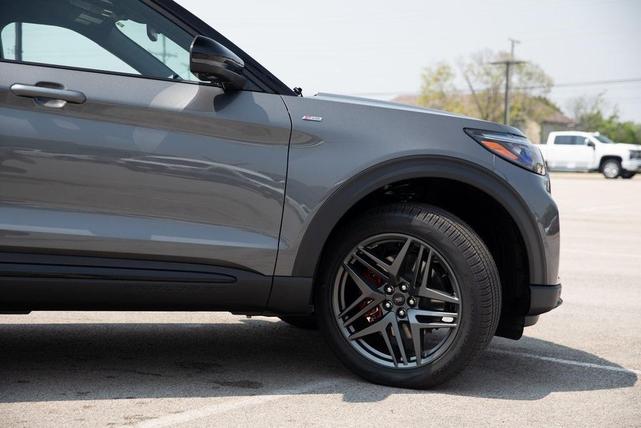 Photo of 2025 Gray Metallic Ford Explorer