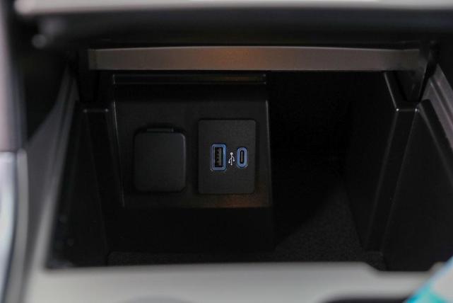 Photo of 2024 Carbonized Gray Metallic Ford Explorer