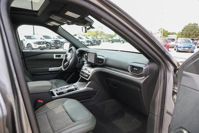 Photo of 2024 Carbonized Gray Metallic Ford Explorer