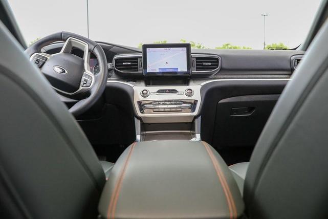 Photo of 2024 Carbonized Gray Metallic Ford Explorer