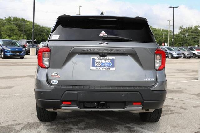 Photo of 2024 Carbonized Gray Metallic Ford Explorer