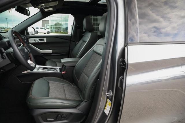 Photo of 2024 Carbonized Gray Metallic Ford Explorer