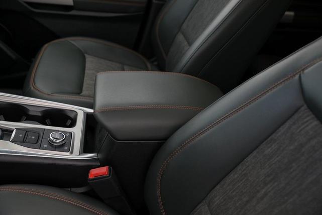 Photo of 2024 Carbonized Gray Metallic Ford Explorer