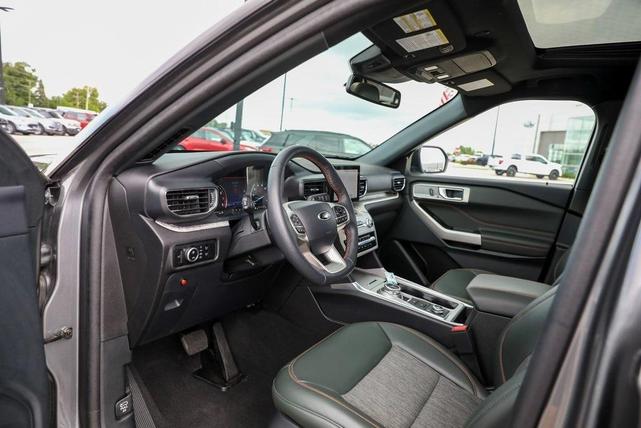 Photo of 2024 Carbonized Gray Metallic Ford Explorer