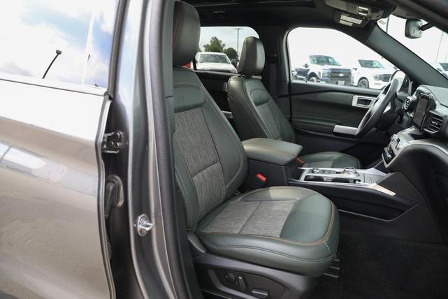 Photo of 2024 Carbonized Gray Metallic Ford Explorer