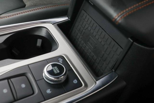 Photo of 2024 Carbonized Gray Metallic Ford Explorer