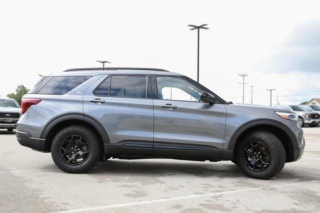 Photo of 2024 Carbonized Gray Metallic Ford Explorer