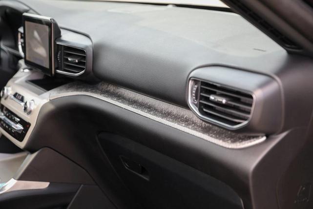 Photo of 2024 Carbonized Gray Metallic Ford Explorer