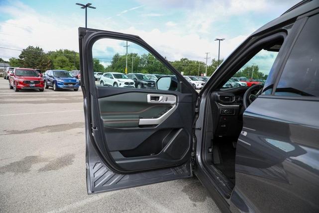 Photo of 2024 Carbonized Gray Metallic Ford Explorer