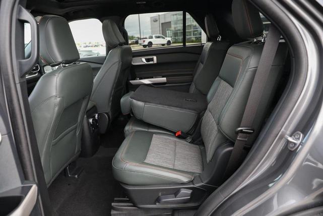 Photo of 2024 Carbonized Gray Metallic Ford Explorer