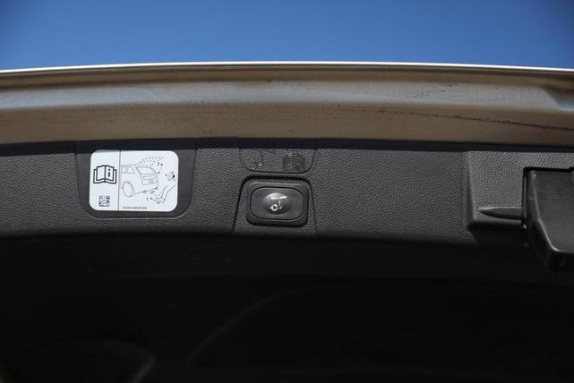 Photo of 2017 White Gold Metallic Ford C-Max Energi