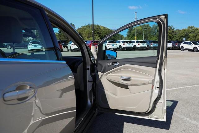 Photo of 2017 White Gold Metallic Ford C-Max Energi