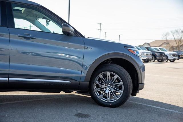 Photo of 2025 Vapor Blue Ford Explorer