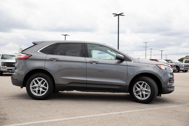 Photo of 2024 Carbonized Gray Metallic Ford Edge
