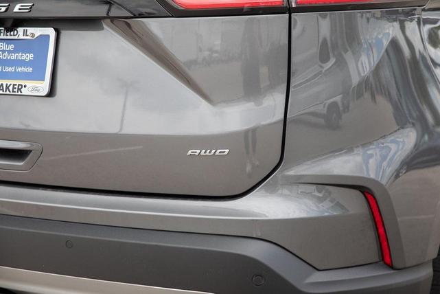 Photo of 2024 Carbonized Gray Metallic Ford Edge