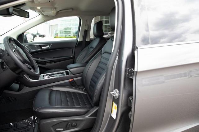 Photo of 2024 Carbonized Gray Metallic Ford Edge