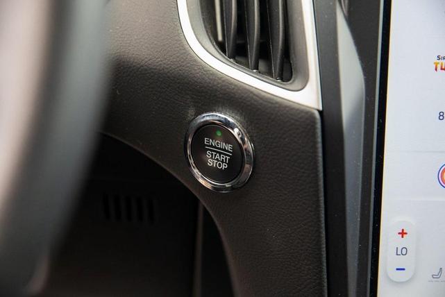 Photo of 2024 Carbonized Gray Metallic Ford Edge