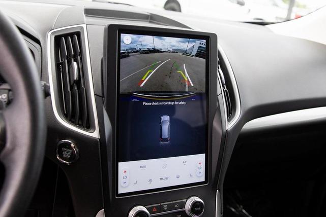 Photo of 2024 Carbonized Gray Metallic Ford Edge