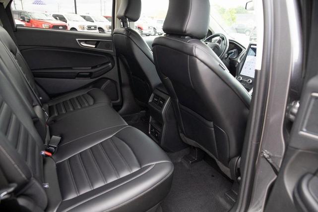 Photo of 2024 Carbonized Gray Metallic Ford Edge