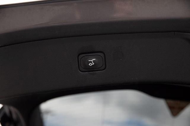 Photo of 2024 Carbonized Gray Metallic Ford Edge