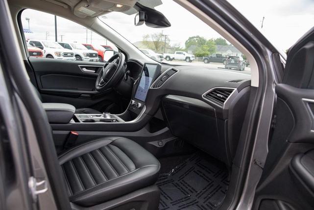 Photo of 2024 Carbonized Gray Metallic Ford Edge
