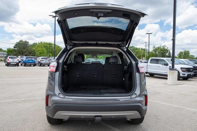 Photo of 2024 Carbonized Gray Metallic Ford Edge