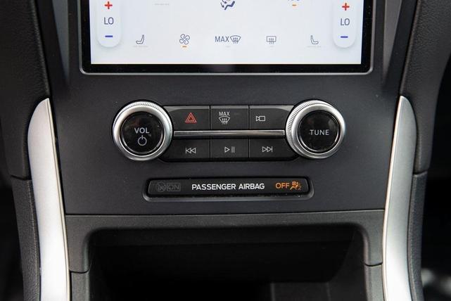 Photo of 2024 Carbonized Gray Metallic Ford Edge