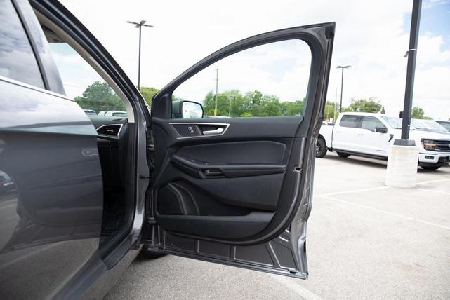 Photo of 2024 Carbonized Gray Metallic Ford Edge