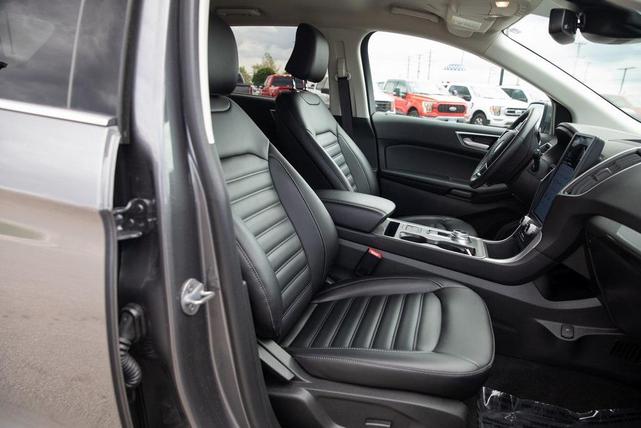 Photo of 2024 Carbonized Gray Metallic Ford Edge