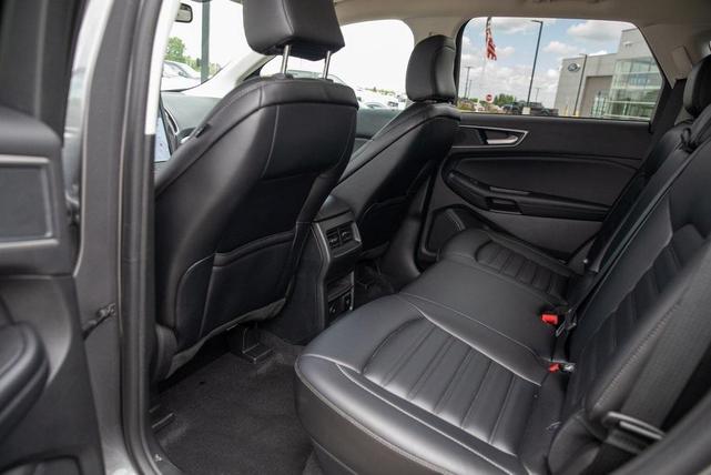 Photo of 2024 Carbonized Gray Metallic Ford Edge