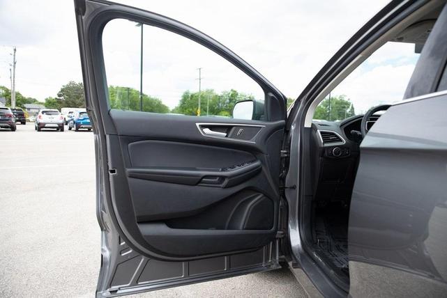 Photo of 2024 Carbonized Gray Metallic Ford Edge