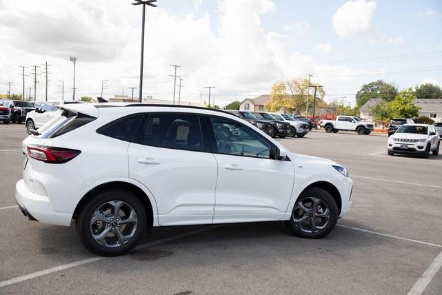 Photo of 2024 White Metallic Ford Escape