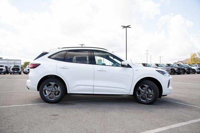 Photo of 2024 White Metallic Ford Escape