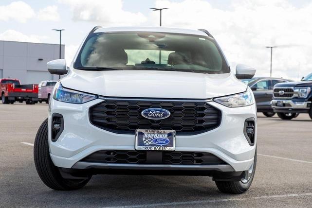Photo of 2024 White Metallic Ford Escape
