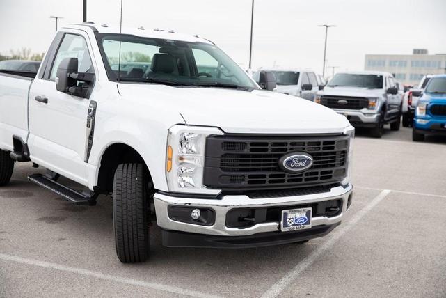 Photo of 2025 Oxford White Ford F-250