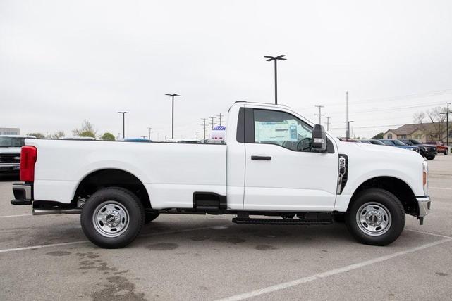 Photo of 2025 Oxford White Ford F-250