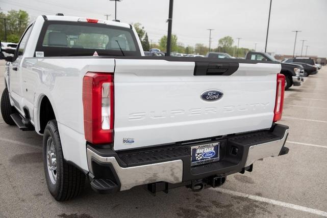 Photo of 2025 Oxford White Ford F-250