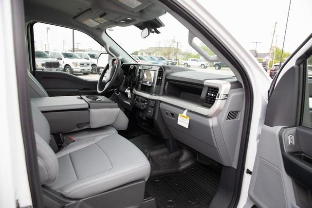 Photo of 2025 Oxford White Ford F-250