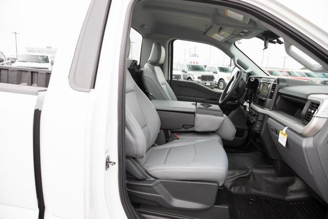 Photo of 2025 Oxford White Ford F-250