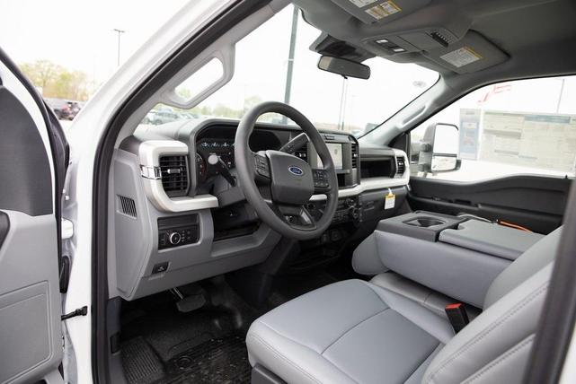 Photo of 2025 Oxford White Ford F-250