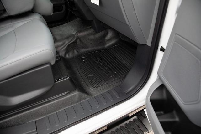 Photo of 2025 Oxford White Ford F-250