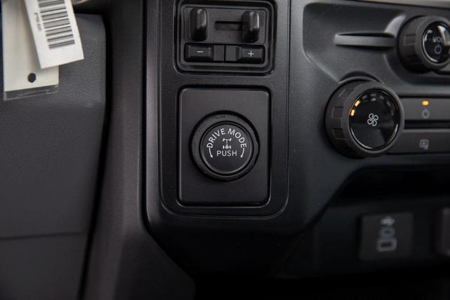 Photo of 2025 Oxford White Ford F-250