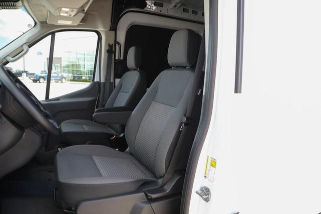 Photo of 2025 Oxford White Ford Transit-250