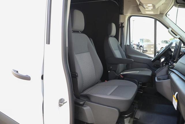 Photo of 2025 Oxford White Ford Transit-250