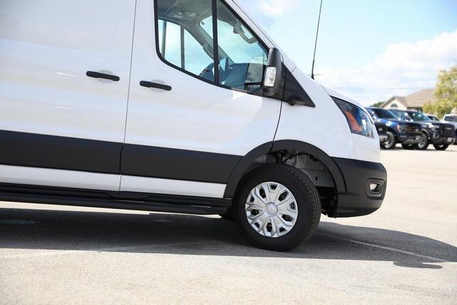 Photo of 2025 Oxford White Ford Transit-250