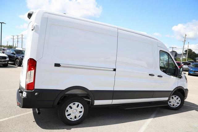 Photo of 2025 Oxford White Ford Transit-250