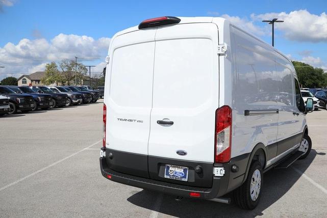 Photo of 2025 Oxford White Ford Transit-250